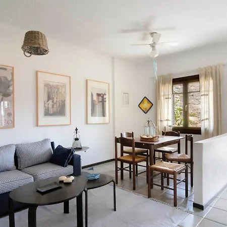 Kastellakia Bay Villas- Rosemary Koundouros